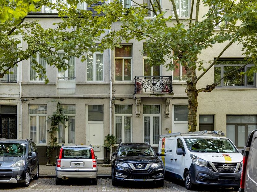 Woning opgedeeld in 4 verhuurde appartementen te koop in Antwerpen! <br />
<br />
Gelegen op slechts enkele minuten wandelen van het centrum van Ant