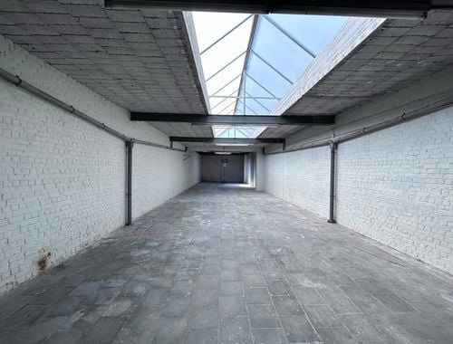                                         Entrepôt à louer à Auderghem, € 1.600
