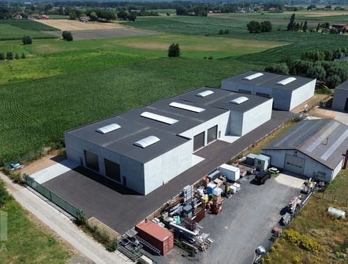                                         Bedrijfsgebouw te koop in Aartrijke, € 374.755
