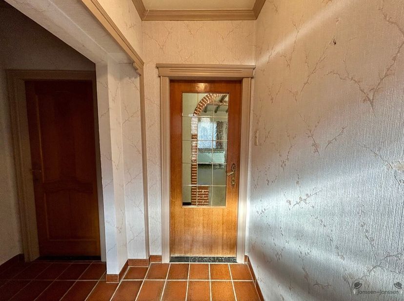 Stap binnen in deze centraal gelegen woning en ontdek meteen de sterke troeven die dit pand te bieden heeft.<br />
Troeven om in de verf te zetten zij