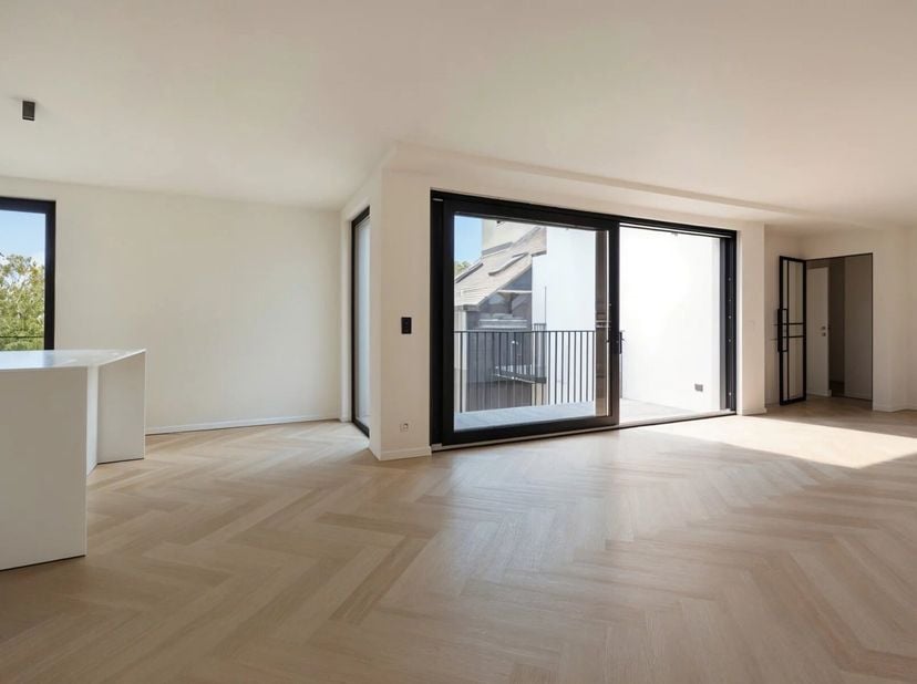 Dans le projet "EUROCROWN" - superbe métamorphose d'un beau bâtiment ancien, Victoire-JUNOT propose ce très beau penthouse offrant une superficie de ±