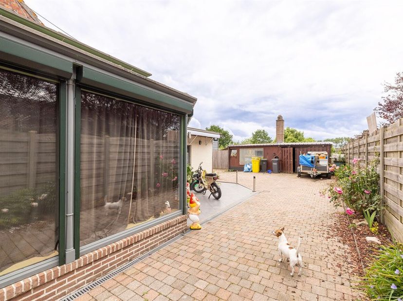 Te moderniseren halfopen Bebouwing met werkplaats en ruime tuin in Koningshooikt.<br />
De woning is rustig gelegen in een kindvriendelijke straat in