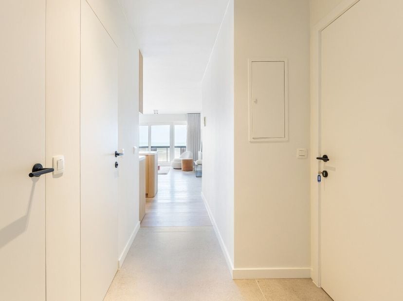 De Panne: Exclusief luxueus appartement met frontaal zeezicht te koopOp een absolute toplocatie aan de Zeedijk van De Panne bevindt zich dit exclusiev