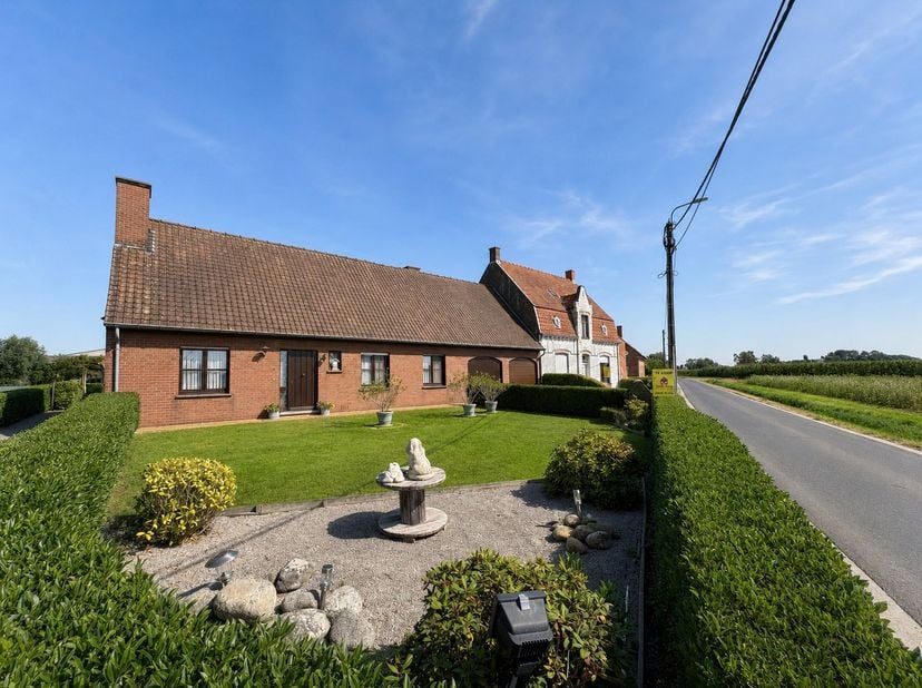 Huis te koop in OOSTHOEKSTRAAT 5,
                    8720 Wakken