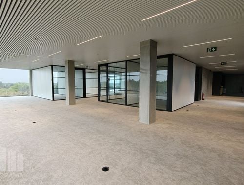                                         Kantoor te huur in Oostkamp, € 6.660

