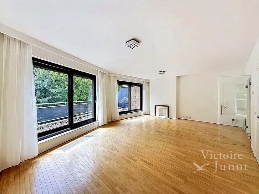 Appartement voorgesteld door Elisabeth du Chastel: elisabeth.duchastel@victoire.be - 0495 79 78 58<br />
Victoire Junot biedt u dit prachtige appartem