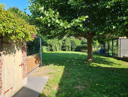                                         Koppelwoning te koop in Bavegem, € 365.000
