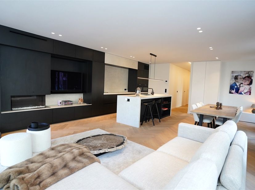 Appartement haut de gamme avec vue frontale sur la Grand Place !<br />
Imaginez un appartement où tout est parfait. Des lignes épurées, des finitions