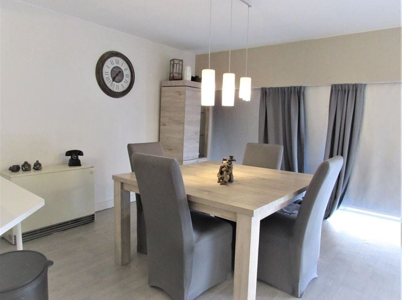 Appartement d'une chambre prêt à emménager, situé dans le centre d'Oud-Turnhout.<br />
Situation : <br />
L'appartement est situé au début de la Kerks