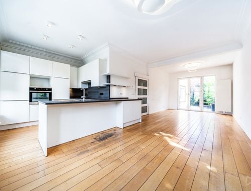                                         Bel-étage à vendre à Uccle, € 515.000
