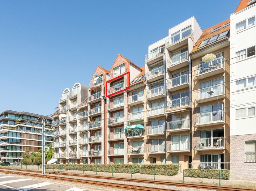 Te huur : Instapklaar gemeubeld appartement met 2 slaapkamers met zonneterras en open zicht nabij het strand en de winkels van Nieuwpoort-bad op de 5e