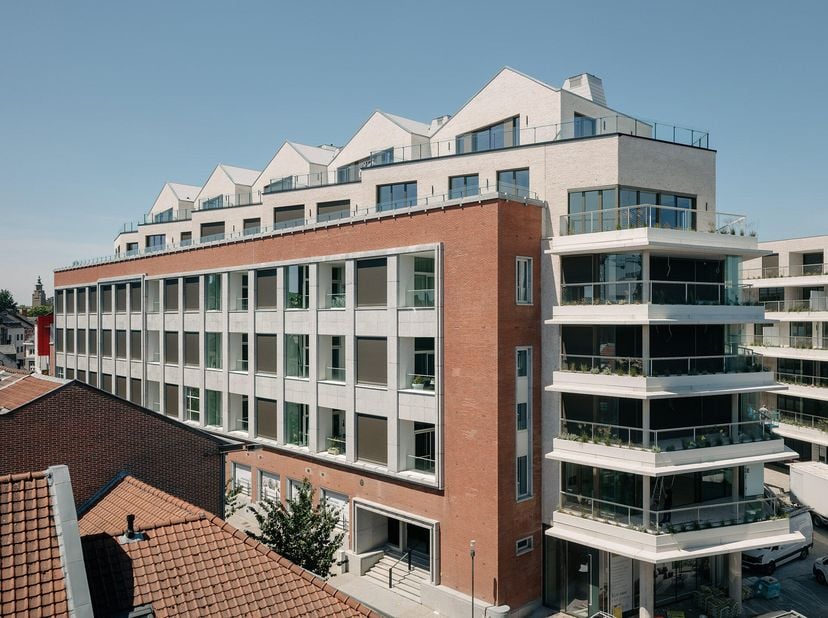 Dit BEN appartement met 2 slaapkamers ligt in het centrum van Hasselt op de eerste verdieping van residentie 'De Bonnefant'. Het appartement van 103 m