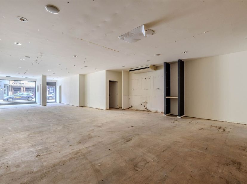 Propriété commerciale avec jardin arrière dans le centre de Heist-op-den-Berg !<br />
Cet immeuble commercial est polyvalent et idéal pour différents
