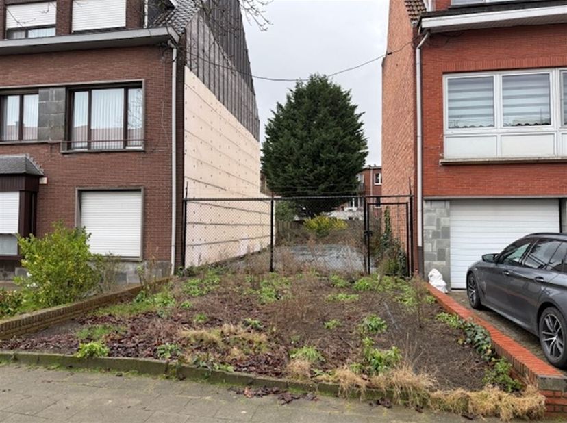 Rustig gelegen perceel in een residentiële wijk met een oppervlakte van ca. 196 m². <br />
Het adres Eenamelaan 21 te 2150 Borsbeek is volgens het gew