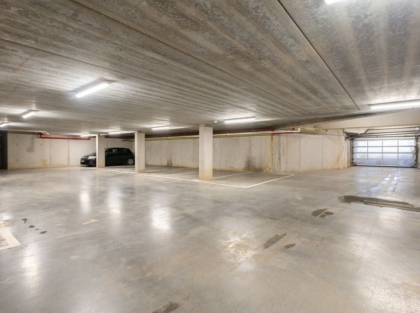 Ondergrondse autostaanplaats te koop op centrale locatie te Deurne!<br />
<br />
Bent u opzoek naar een autostaanplaats in Deurne of voor een veilige