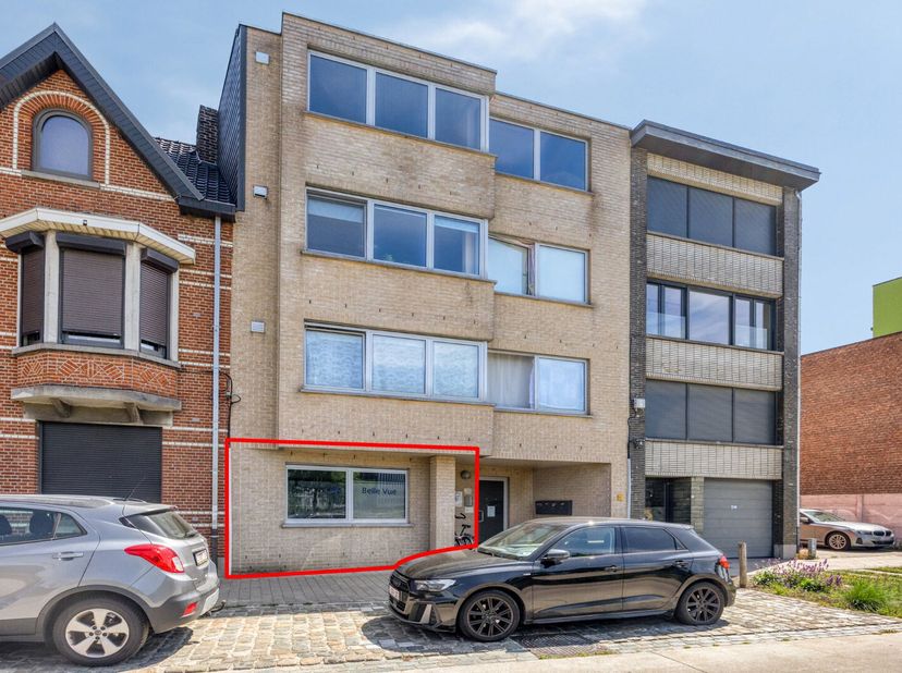 Dit zeer goed gelegen handelspand bevindt zich in een kleine residentie op een goede zichtlocatie in Kessel-Lo.<br />
Het bevindt zicht op de gelijkvl