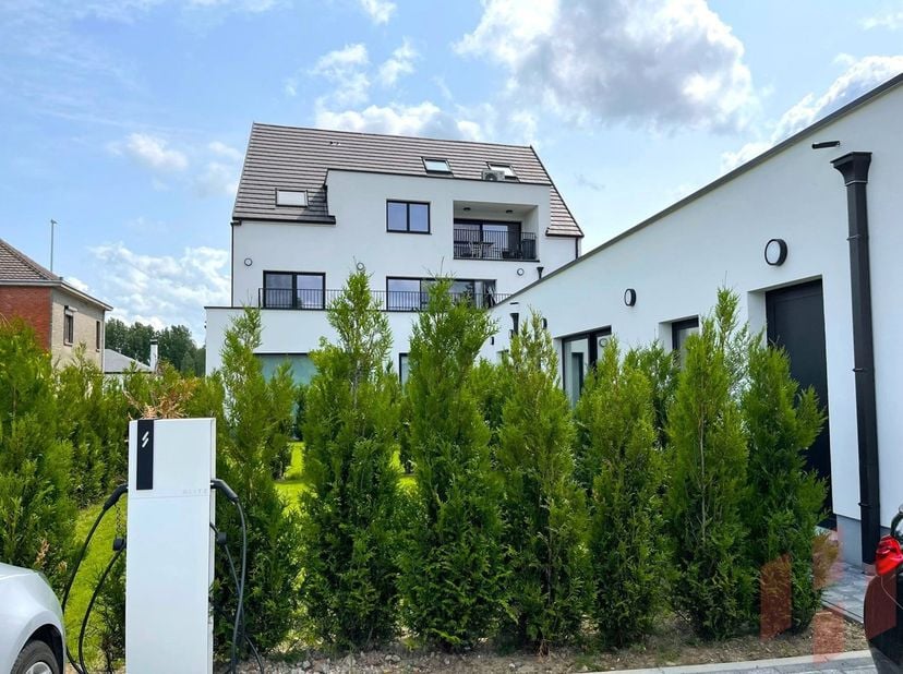 Toplocatie met vlotte bereikbaarheid<br />
Gelegen in een rustige straat in het charmante Steendorp, met alle voorzieningen dichtbij:<br />
- Slechts