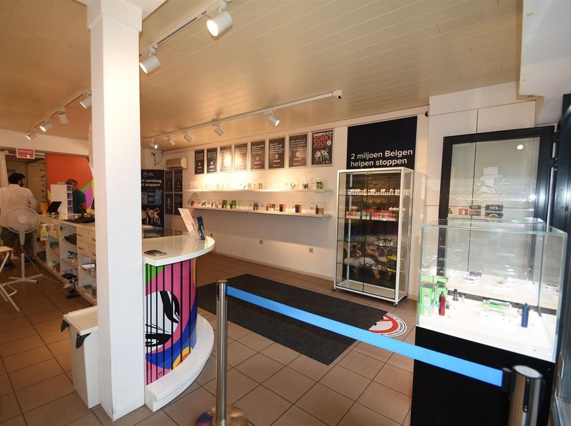 NIEUW BIJ ANIMOVASTGOED!!!<br />
<br />
Handelspand op toplocatie te Houthalen!<br />
<br />
Dit ruime handelspand met uitstekende visibiliteit be