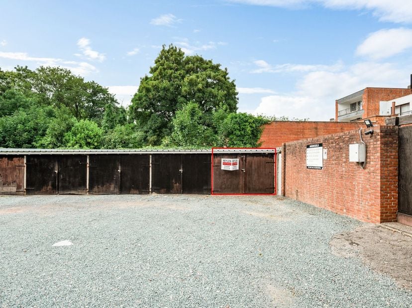 Garagebox in het centrum van Herentals!<br />
<br />
 Bent u op zoek naar een veilige en praktische parkeer- of opslagoplossing? Deze garagebox is g