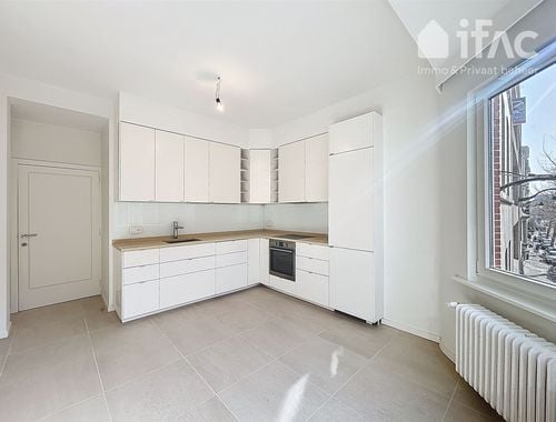                                         Appartement te huur in Elsene, € 1.600
