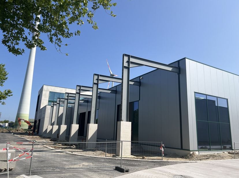 Unité PME de 297 m². Parc d'activités «RE|CORE», sur l'ancien site Recorsite. Ici, des unités PME d'une superficie allant de 256 m² à 433 m² sont prop