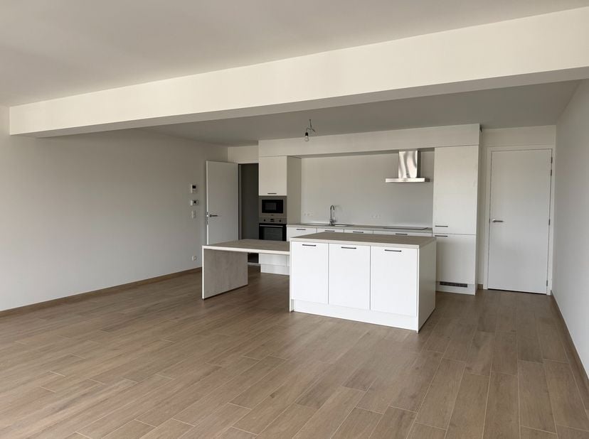 Volledig vernieuwd appartement gelegen in het centrum van Diepenbeek.<br />
<br />
Het appartement is gelegen op de 3e verdieping (lift aanwezig).<br