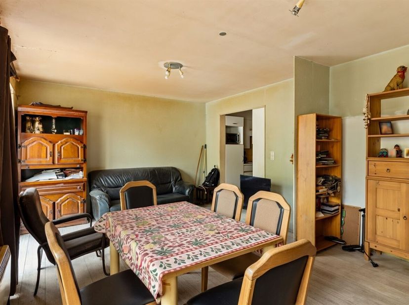 Deze gezellige studio is gelegen op een uitstekende locatie in de Kroonstraat te Lier, op wandelafstand van alle noodzakelijke voorzieningen zoals win