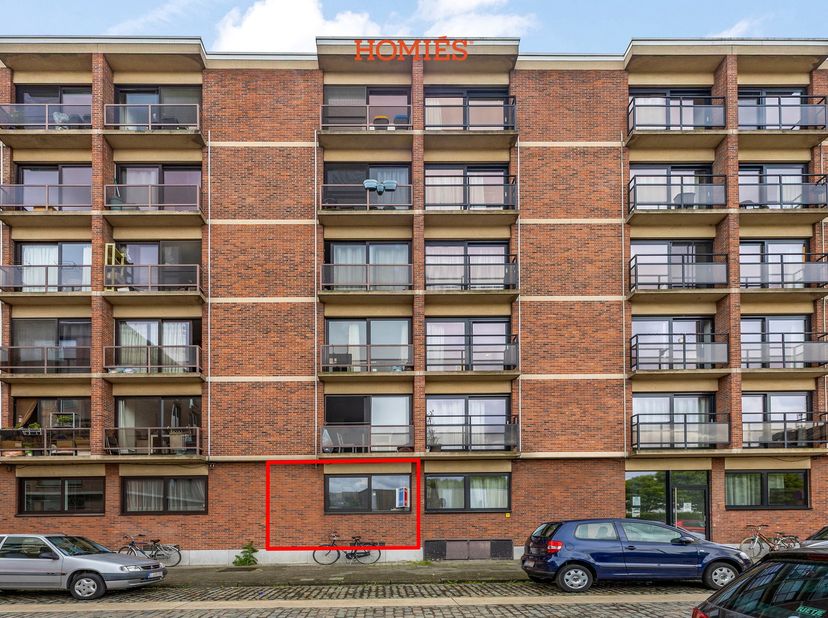 Met veel plezier stellen wij u deze gezellige studio voor, gelegen op de Prosper Poulletlaan 5 in een verzorgde residentie. Dankzij de nabijheid van b