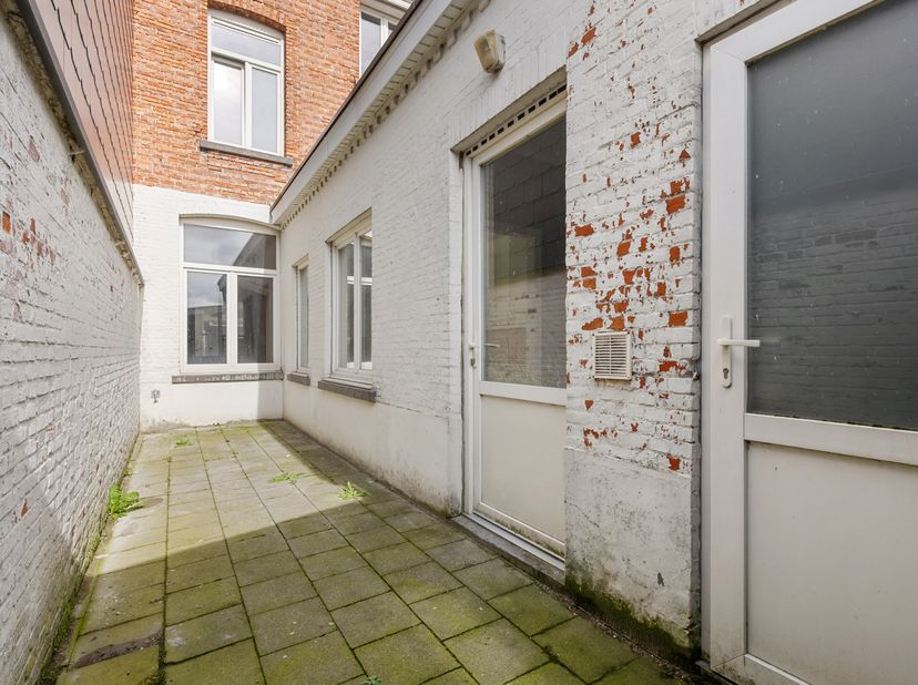Te renoveren woning 3 slpk garage en koer in het centrum van Turnhout.<br />
Gelegen op wandelafstand van de Grote Markt van Turnhout ligt deze intere