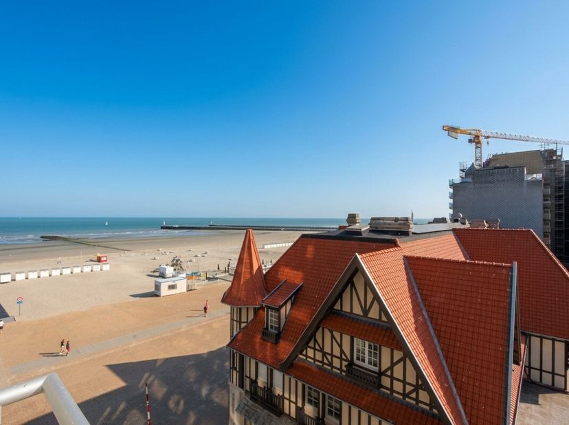 Nieuport : Studio prête à emménager avec coin nuit et vue sur la mer Situé au cur de Nieuport-Bains, à proximité immédiate de la digue et de la rue co