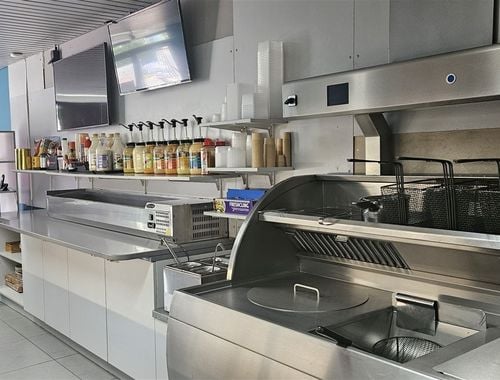                                         Commercieel Gebouw te koop in Mol, € 210.000

