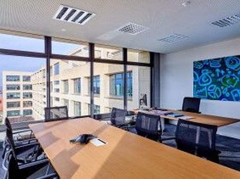 Het Ubicenter biedt je de mogelijkheid om te werken in een omgeving die hoogwaardige afwerking combineert met maximale flexibiliteit. De site op de vo