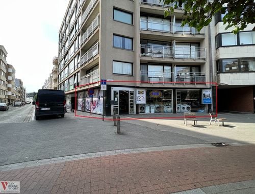                                         Handelsgelijkvloers te huur in Oostende, € 1.800
