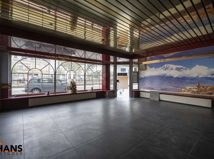 Bien professionnel à vendre
                    à 2100 Deurne