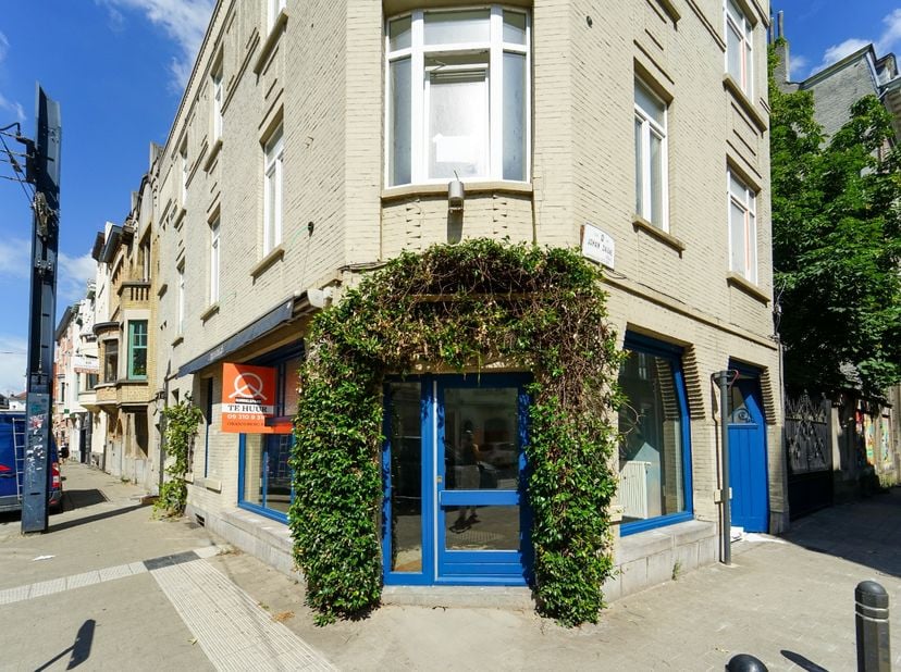 Bedrijfsvastgoed te koop in Papegaaistraat 70,
                    9000 Gent