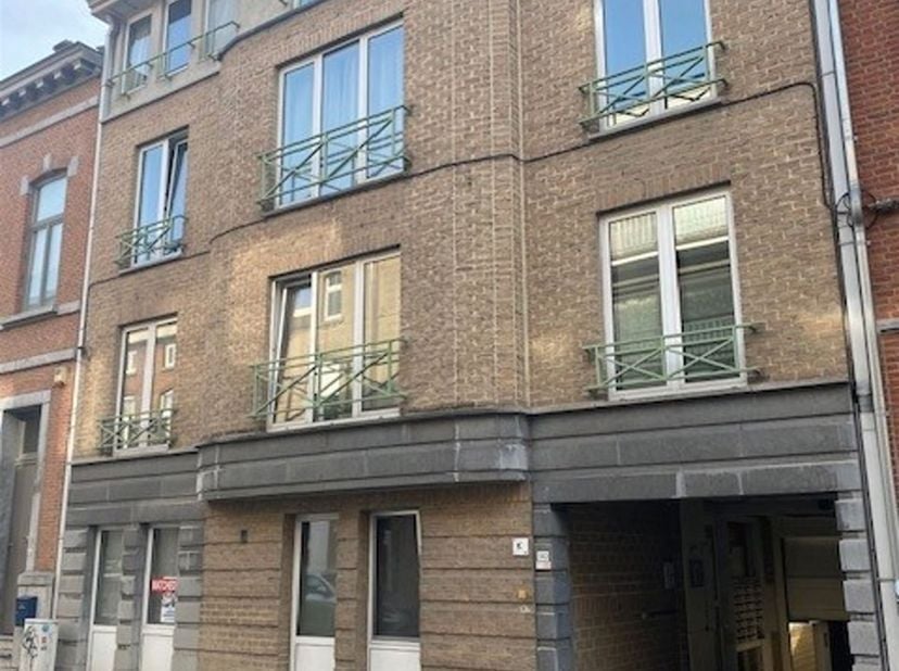 In het centrum van Leuven bieden we u een ondergrondse autostaanplaats aan. Ze is gelegen op een TOP ligging in het nieuw kwartier vlakbij het Heilig