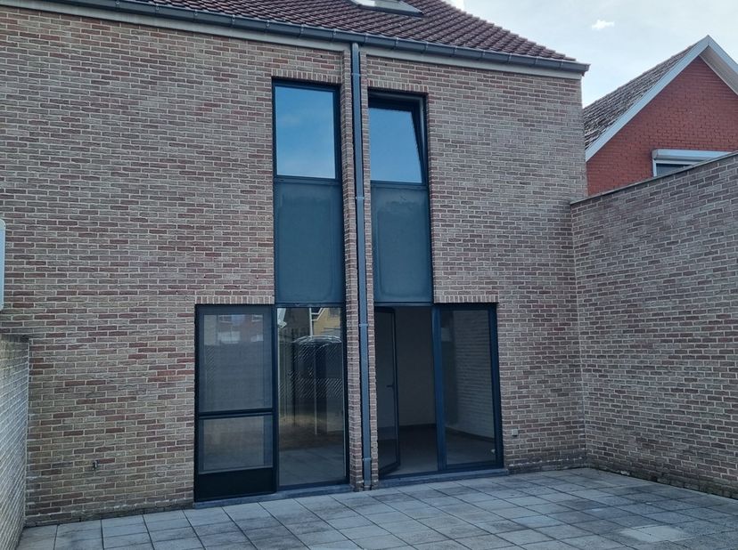 Aanvragen uitsluitend per e-mail via raf@somvastgoed.be.<br />
<br />
Deze gezellige woning is rustig gelegen in de deelgemeente Webbekom en geniet te