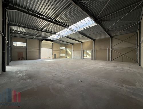                                         Bedrijfsgebouw te huur in Evergem, € 4.750
