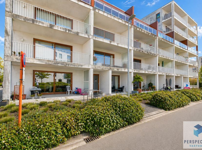 Mooi ruim appartement (2014) met tuin, ruim terras en 2 slaapkamers<br />
Dit recente appartement is uiterst goed gelegen, op wandelafstand van winkel