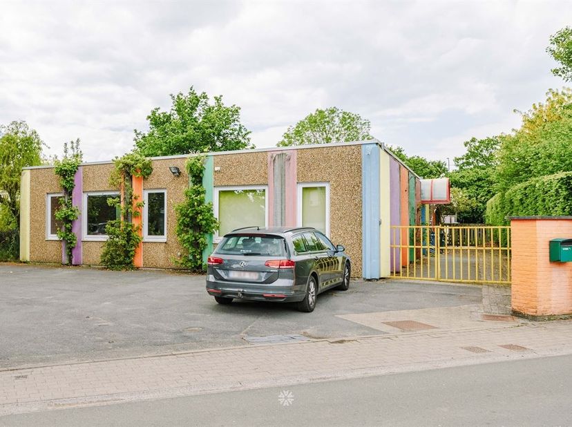 OUDENAARDE - Bent u op zoek naar een multifunctioneel gebouw met diverse gebruiksmogelijkheden?<br />
Dan is dit pand misschien wel iets voor u!<br /