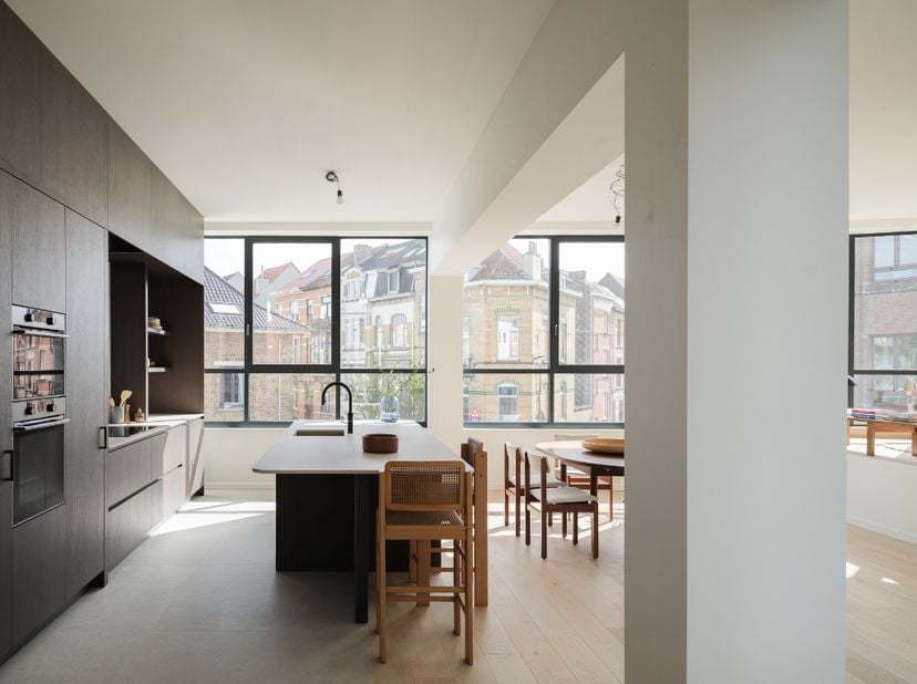 Omgeving Gent-Sint-Pieters. Uniek townhouse-appartement met terras en een perfecte symbiose tussen authenticiteit en hedendaags comfort.<br />
<br />