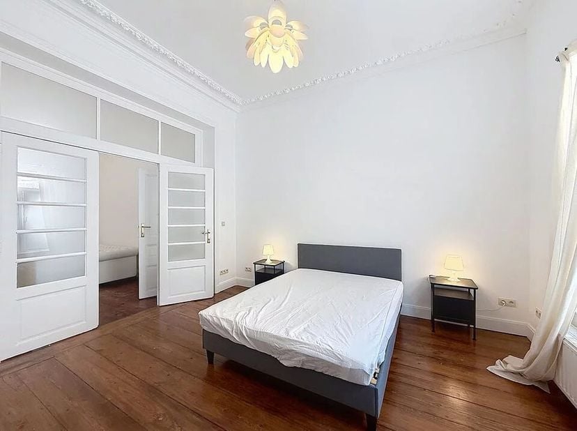Bien présenté par Elisabeth du Chastel : 0495 79 78 58 / elisabeth.duchastel@victoire.be<br />
Victoire Junot vous propose ce magnifique duplex meublé