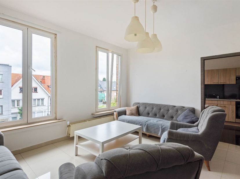 Appartement met 1 slaapkamer te koop in Hoboken<br />
Ligging:<br />
Dit pand is gunstig gelegen aan de Sint-Bernardsesteenweg in het hart van Hoboken