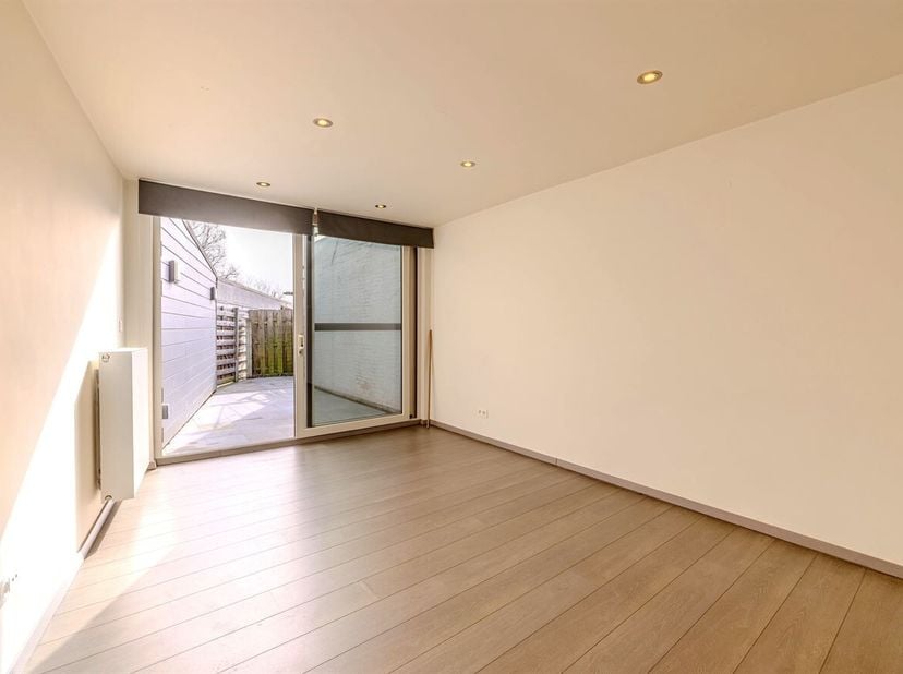 Leuke woning met 2 slaapkamers, dressing en terras te Booischot. <br />
Gelegen op wandelafstand van het station, school, winkels en bushalte.   <br /