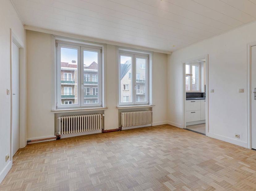 Dit instapklaar appartement op een toplocatie in Brugge beschikt over een gunstig energieverbruik (label C) en een goedgekeurde elektrische keuring.<b