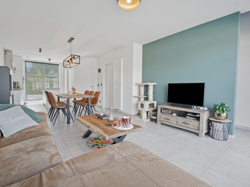 KIJKDAG ZATERDAG 18/07 VAN 10U TOT 12U! (inschrijven via residentievastgoed.be)<br />
<br />
Recente energiezuinige woning met zonnige tuin te Diksmui