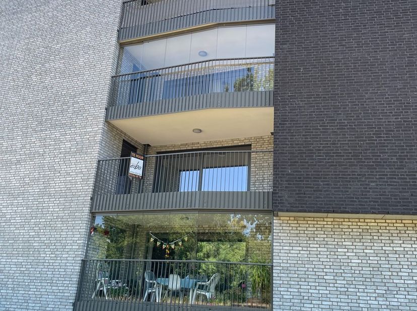 Mooi appartement van 76 m² met 2 slaapkamers en mooi terras van 12 m² met uitzicht op het groen gelegen midden in het centrum op 100m van de winkel en