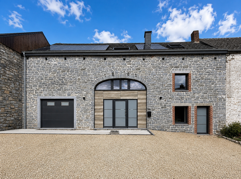 Ruime natuurstenen woning, volledig gerenoveerd, gelegen in het hart van het charmante dorpje Sevry.<br />
Deze woning weet te bekoren met haar mooie