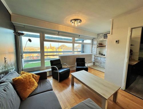                                         Studio te huur in Charleroi, € 375
