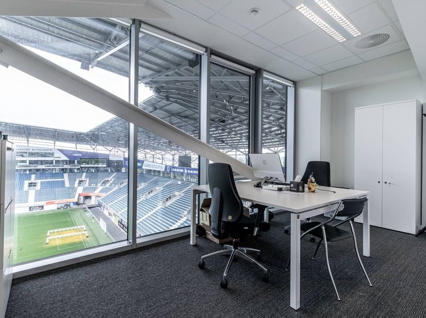 Ces bureaux meublés à service complet à louer sont situés dans le centre d'affaires MeetDistrict. Faisant partie de la Planet Group Arena de Gand, il